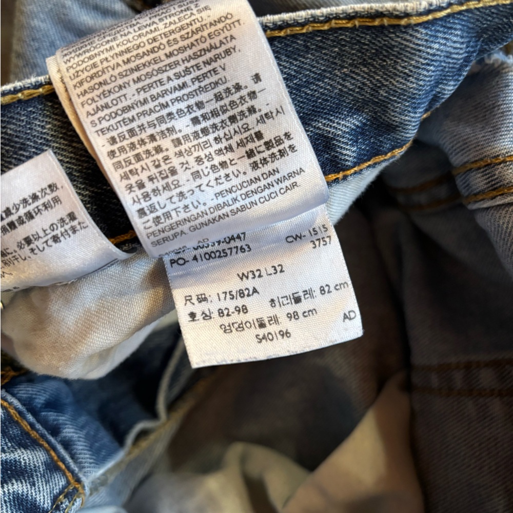 Levi's Women's Light Blue Cropped Jeans - Picture 8 of 10